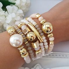 Beautiful Beaded Bracelet, Fashion Jewelry Sets, Homemade Jewelry, Beaded Bracelets Diy, Bracelet Crafts, Bead Jewellery, Bracelet Patterns, Jewelry Trends