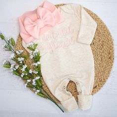 This oatmeal sleeper is personalized with a beautiful cursive stitch, and made just for your little one! It is made of a super soft cotton poly blend and has fold over mittens & footies. This would make the perfect coming home outfit or baby shower gift.  You can order the sleeper by itself or with a matching headband or hat. Options are shown in listing photos.  For sizing reference: Newborn size fits approximately 6-9lbs 0-3 size fits approximately 9-13lbs Please leave the name to be embroidered in the notes to seller box at checkout. I can do first or first and middle name (as shown in photos). Please message me with any questions prior to ordering! Im always happy to help! Current turnaround time is approximately 1-2 weeks from order date. This is subject to change. If needed by a cert Commercial Embroidery Machine, Girl Coming Home Outfit, Pink Stitch, Girls Coming Home Outfit, Personalized Baby Girl, Coming Home Outfit, Gender Neutral Baby Clothes, Matching Headband, Diy Book