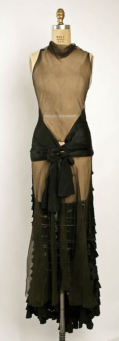 Evening dress, black silk. Fall/Winter 1929-1930. Madeleine Vionnet  (French, Chilleurs-aux-Bois 1876–1975 Paris) Gaun Fashion, Look Formal, 1920s Fashion