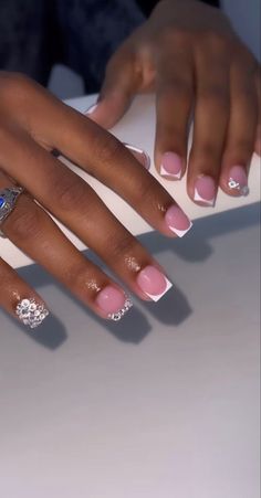 Simple White Short Acrylic Nails, Nail Ideas Baddie Short, Short Pink And Silver Nails, 2 Year Anniversary Nails, Short Nails Set Ideas, Small Square Nails French Tip, Shirt Birthday Nails, Basic Shorties Nails, Nail Ideas No French Tip