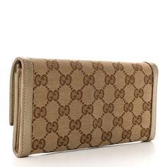 This is an authentic GUCCI Monogram Margaux Calfskin Sukey Continental Organizer Wallet in Beige, Ebony, and Gold. This stylish wallet is crafted of Gucci GG monogram canvas and trimmed in gold leather. The wallet features a frontal flap with a light gold interlocking GG Gucci logo. The facing flap opens to a partitioned leather and fabric interior with card slots and patch pockets. Gg Monogram, Gucci Logo, Gucci Monogram, Wallet Organization, Gucci Wallet, Gold Leather, Monogram Canvas, Patch Pocket, Card Slots