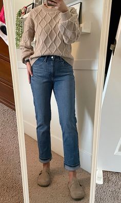 Straight Leg Jeans Birkenstocks, Birkenstock Business Casual, Fall Casual Teacher Outfits, Birkenstock Clog Work Outfit, Daily Look Outfits Fall, Leggings And Birkenstock Clogs, Jeans With Clogs Outfit, Birkenstock Work Outfit, Jeans Professional Outfit