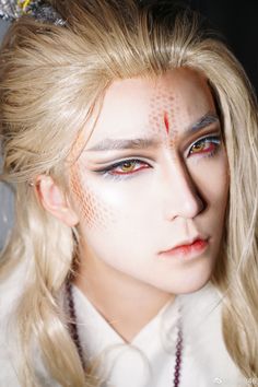 Zhongli Cosplay Makeup, Dragon Cosplay Makeup, Chinese Dragon Makeup, Dragon Scale Makeup, Demon Cosplay Male, Snake Makeup Look, Snake Cosplay, Snake Makeup, Dragon Makeup