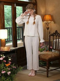 Design Highlights The classic pajamas style combines retro palace style design with large areas of strawberry or small floral prints, which looks very fashionable and cute, making people unable to resist trying it. The large exquisite ruffled embroidery on the chest enhances the uniqueness and femininity of the pajamas, making them more romantic and elegant. The fabric is made of a combination of high-quality cotton and spandex, providing an excellent wearing experience, and is very skin-friendl Vintage Pajama, Edge Embroidery, Classic Pajamas, Pajama Robe, Strawberry Print, Print Pajamas, Pajamas Set, Fashion 2024, Pajamas Women