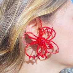 Want to bring some flair to your outfit? Big red flower cuff earrings are the perfect choice. These stunning statement pieces are crafted with coral and red beads and feature a bold floral design, ideal for special occasions or whenever you're aiming to make a stylish statement or as a standout gift. Why You'll Love These Earrings: 🌸 Unique Floral Design: Crafted with red seed beads and wire wrapping, these earrings feature a big floral cuff with an asymmetrical look that's sure to turn heads. Red Statement Earrings, Beaded Flower Earrings, Flower Cuff, Unique Floral Design, Big Floral, Floral Cuff, Cuff Earring, Beads Art, Asymmetrical Earrings