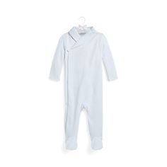 Part of our exclusive Ralph Lauren Baby collection this interlock one-piece is made with organic cotton and arrives with a padded satin hanger. It features charming details like signature buttons and embroidery. Winter Sale, Baby Boy Outfits, Boy Outfits, Classic Style, Organic Cotton, Ralph Lauren, One Piece, Satin