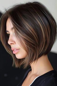 Peppiger Bob: 61+ Styles » A-Linien Bob ✓ French Cut ✓ Stufenfrisur mit Pony ✓ Choppy Bob ✓ Textur Bob [ ➳ Jetzt inspirieren lassen! ] Cortes Bob, Long Layered Bob, Medium Bob, Medium Bob Hairstyles, Choppy Bob, Shirt Hair, French Cut