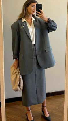 Office Lady Outfit, Modest Work Outfits, Minimalism Clothes, Office Outfits Women, Woman Suit Fashion, Business Outfit, Street Style Chic, Office Style, Suit Fashion