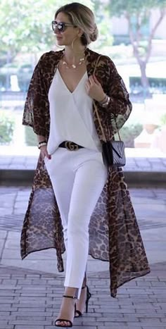 Mode Kimono, Blonde Hairstyles, Hair Brown, Hair Black, White Pants, Kimono Fashion, Brown Eyes, Kimonos, Summer Dresses For Women