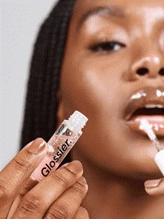 Lips Photoshoot Ideas, Lip Oil Photoshoot, Makeup Products Photoshoot, Lipgloss Photoshoot Ideas, Ugc Photography, Lip Lab, Lipstick Packaging, Glossier Lip Gloss