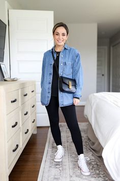 Outfits Leggins, Denim Shirt Outfit, Look Legging, Oversized Denim Shirt, Push Ups, Outfits With Converse, Mode Casual, Casual Chic Outfit, Casual Work Outfits