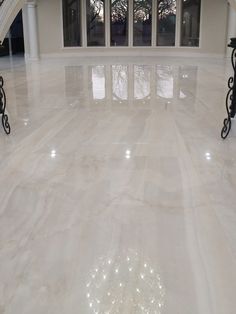 Luxury Tile Floor, Tiles For Living Room Floor, Living Room Floor Tiles, Floor Tub, Modern Floor Tiles, Gorgeous Living Room, Marble Flooring Design, Tiles Designs