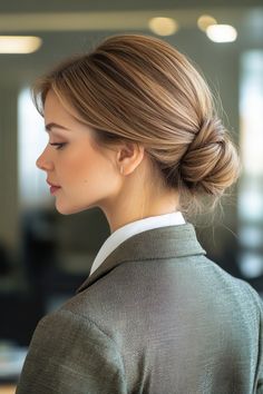 Office hairstyles can beautifully combine professionalism with individual style. For long hair, sleek ponytails or elegant buns create a polished appearance. Medium-length hair can be styled with soft waves or half-up dos to maintain a chic and approachable balance. Short hair looks great with trendy pixie cuts or structured bobs for a modern edge. Curly hair adds texture and flair; a defined fro or sophisticated updo can showcase both style and confidence. Choosing the right office hairstyle ca Business Updo Hairstyles, Ceo Hairstyles