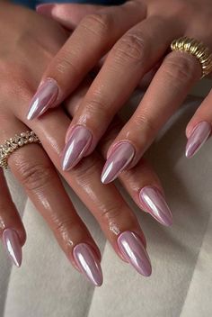 Glazed Doughnut Nails With Design, Chrome On Natural Nails, Crome Nails Almond Short, Coloured Chrome Nails, Crome Nails Designs Short, Short Chrome Nails Designs, Lilac Chrome Nails, Mat Nails, Chrome Overlay