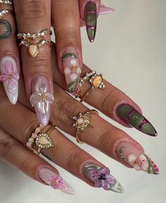 Jewelry Nail Art, Botanical Nails, University Clothes, Freestyle Nails, Nail Design Glitter, Milky Nails, Kehlani, Luxury Nails, Manicure Y Pedicure