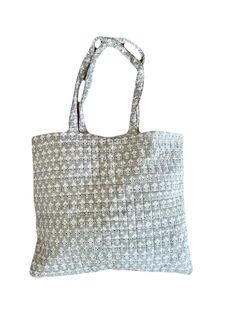 So chic, the perfect size, reusable, washable, and soft to the touch — you’re going to LOVE these sustainable tote bags! Hands down the best grocery tote we know of! Shop in style while knowing you’re making a positive impact by using our reusable tote bag that’s oh so soft and versatile. 16" x 19" machine wash/dry 100% quilted organic cotton Machine wash/dry Shopping Totes, Waste Collection, Green Quilt, Grocery Tote, Everyday Tote, Quilted Totes, Floral Quilt, Organic Clothing, Market Tote