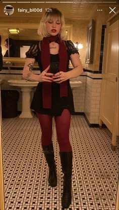 via @fairy_bl00d on instagram Striped Tights Outfit, Classy Punk, Lady Dakota, Dakota Warren, Fun Tights, Red Tights, Looks Pinterest, Ideas Outfit, Fall Fits