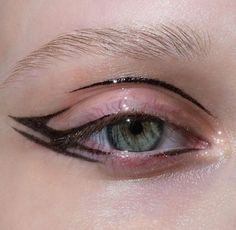 Eyeliner Designs, Graphic Makeup, Graphic Eyeliner, Makeup Eye Looks, Kesha