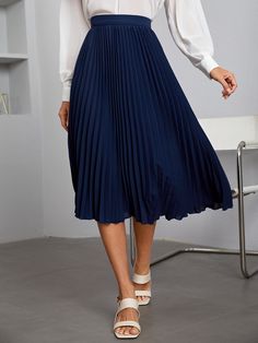 Navy Blue Skirt Outfits, Blue Pleated Skirt Outfit, Outfit With Pleated Skirt, Navy Blue Skirts, Blue Skirt Outfit, Navy Blue Pleated Skirt, Dark Blue Skirt, Navy Pleated Skirt