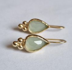 Beautiful gold drop teardrop light-green quartz earrings, pear cut dainty and antique-style boho earrings for women, available in 14k gold plating, sterling silver, and 9k or 14k solid yellow gold. These exquisite earrings are meticulously handmade in a pear shape and adorned with three dainty gold dots at the bottom, lending a vintage flair to their design. They exhibit stunning light-green quartz gemstones that are skillfully cut to reflect light brilliantly. They are available in high-quality 14k gold plating, sterling silver, and 9k solid yellow gold.  These earrings have a romantic, classic look that adds glamour to any outfit and stands out at any special occasion. Elevate your look with these stunning earrings that are sure to add a touch of sophistication to any outfit. Item detail Dainty Silver Earrings, Soldered Rings, Drop Gold Earrings, Smoky Quartz Earrings, Romantic Earrings, Romantic Classic, Quartz Gemstones, Gem Earrings, Earrings Antique