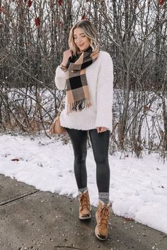 Winter Boots Women Outfits, Sorel Boots Outfit, Winter Boots Casual, Snow Boots Outfit, Sorel Snow, Popcorn Sweater, White Popcorn, Sorel Snow Boots