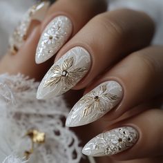 Transform your nails into a masterpiece with Artistic Wonderland Nails—a perfect blend of elegance and festive charm. The crisp white base with intricate gold floral details creates a sophisticated, high-end design. The sparkling gems add a touch of glamour, making these Christmas nails the ultimate choice for a chic look.  #ArtisticWonderlandNails #ChristmasNails #GoldFloralNails #LuxuryNailArt #HolidayNailDesign #ElegantNails #FestiveManicure #GlamorousNails #SophisticatedNails #ChristmasStyle Gold And Silver Christmas Nails, White Gold Christmas Nails, Christmas Nails With Gems, Neutral Christmas Decor Ideas, Wonderland Nails, Sophisticated Nails, Festive Manicure, Nails Elegant, Neutral Christmas Decor