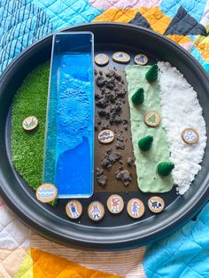 Sensory play based on the book We’re Going on a Bear Hunt World Book Day Activities, Hungry Caterpillar Activities, Going On A Bear Hunt, Toddler Sensory Bins, Sensory Tray, Reggio Inspired Classrooms, Story Sack, Bear Hunt