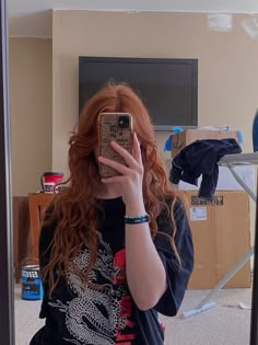 Redhair Girls Aesthetic, Ginger Hair Aesthetic Girl, Ginger Hair Girl Aesthetic, Natural Orange Hair, Outfits For Gingers, Pretty Ginger Girl, Ginger Girl Aesthetic, Ginger Hair Natural, Ginger Haired Girl