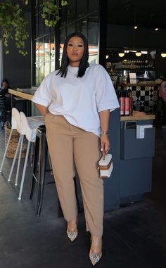 Plus Size Chic Outfits Classy, Plus Size Chic Outfits, Chic Outfit Summer, Casual Chic Outfit Summer, Smart Casual Women Outfits, Cute Professional Outfits, Girly Style Outfits, Plus Size Chic, Modest Casual Outfits