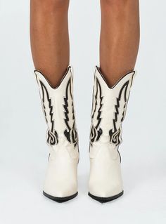 Billini Norva Boots Bone / Black Black And White Cowgirl Boots, California Cowgirl, Cute Cowboy Boots, Cowgirl Things, Cute Cowgirl Boots, Country Thunder, Black Cowgirl Boots, Shoes 2022, Festival Shoes