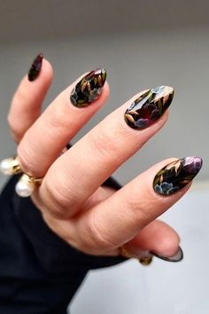 Goth Natural Nails, Dark Floral Nails, Trendy Black Nails, Dark Nail Art, Nails Edgy, Nail Vibes, Shellac Colors, Floral Nail Designs, Edgy Nails