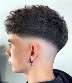 Style Undercut, Mid Fade Haircut, Fade Haircut Styles, Haircut Selfie, Short Fade Haircut, Photo Hijab, Curly Hair Fade, Mens Hairstyles Fade