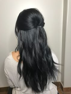 Cabelo
Cabelo preto
Cabelo ondulado 
Lindos cabelos ondulado
Hair
Wavy  hair
☯️ ɪɢ: azc_ale Jet Black Hair Medium Length, Cool Toned Black Hair, Pretty Black Hair, Jet Black Hair Color, Medium Black Hair, Black Hair Types, Black Hair Inspiration, Visual Map