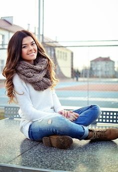 #scarf #combat #boots Infinity Scarf Outfit, Outfits With Scarf, Tops Trendy, Scarf Outfit, Bohol, Teen Clothing, Cozy Outfit, Looks Chic, Teenage Girls