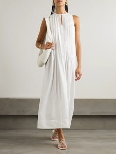 You'll never run out of occasions to wear BONDI BORN's 'Nikko' dress. This floaty style is cut from organic linen and elegantly pleated throughout. Wear yours with chunky sandals. Dress Runway, Flat Dress Shoes, Dress Flats, Chunky Sandals, Linen Maxi Dress, Organic Linens, White Maxi Dresses, Everyday Wardrobe, Versatile Style