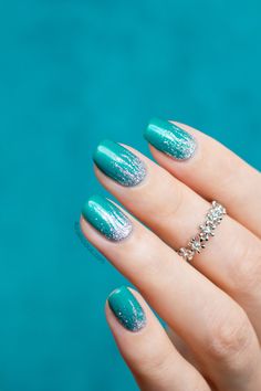 Easy Silver Flames Nail Art. How-to: http://sonailicious.com/silver-green-nail-art-sea-siren-jealousea/ Silver Nail Ideas, Argyle Nails, Flame Nail Art, Prom Nails Red, Silver Flames, Metallic Nail Art, Silver Nail Art, Easy Manicure, Green Nail Art