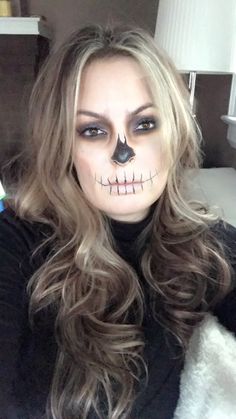 Skeleton Face Makeup Women, Simple Skeleton Face Makeup, Skeleton Face Painting Easy, Skeleton Face Makeup Halloween, Fun Skeleton Makeup, Simple Halloween Skeleton Makeup, Skeleton Face Makeup Kids