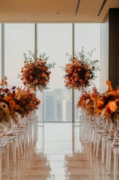 Elegant Fall Wedding at a Skyscraper Venue – This modern wedding design blends urban architecture with rich autumn tones, featuring bold floral arrangements and an open floor layout at a luxe rooftop venue. Open Floor Layout, City Wedding Decor, Modern City Wedding, Rooftop Venue, Tall Floral Arrangements, Elegant Fall Wedding, Modern Wedding Design, Autumn Tones, Elegant Fall