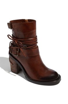 These boots told be to buy them. They want to be on my feet. Heart Shoes, Stylish Wardrobe, Fashionista Style, Casual Styles, Boot Bag, Weekend Wear, Country Outfits