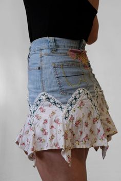 Upcycled jeans skirt Valence | Etsy Denim Skirt With Patches, Upcycle Jeans Skirt, Artisanats Denim, Jean Diy, Denim Upcycle, Upcycled Clothes Diy, Clothing Upcycle, Upcycled Jeans, Upcycle Clothing