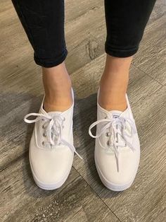 Canvas Shoes Outfit, White Shoes For Girls, Everyday Sneakers, Skechers Slip On, Sperry Duck Boots