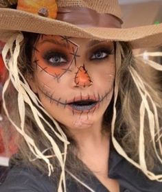 Scary Scarecrow Makeup, Scarecrow Costume Diy, Scarecrow Halloween Makeup, Carnaval Make-up, Halloween Costumes Scarecrow, Scary Scarecrow, Scarecrow Makeup, Makeup Scary