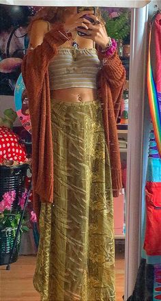 Hippie Asethic Outfits, Vintage Hippie Outfits, Edgy Hippie Style, Dark Hippie Style, Earthy Clothing Style, Fall Music Festival Outfit, Colorful Boho Outfit, Indie Hippie Outfits