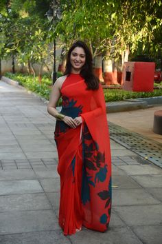 Saree At Work, Red Saree With Sleeveless Blouse, Saree Creative, Trending Sarees, Kerala Saree Blouse Designs, Simple Saree Designs, Indian Sari Dress, Latest Saree, Fashionable Saree Blouse Designs