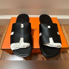 Hermes Izmir Mens Sandals - 44.5 Very Good Condition 3m Taped Hermes Izmir, Hermes Slides, Men Slides, Hermes Shoes, Hermes Men, Mens Sandals, Flip Flop Sandals, Limited Time, Shoes Sandals