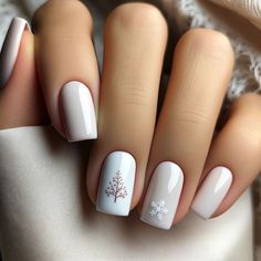 Nail Ideas Christmas White, Christmas Nail Ideas Square Short, Small Nails Ideas Winter, Short Christmas Nails Simple White, Christmas White Nails Snowflakes, Chic Christmas Nails Simple, White Reindeer Nails, Cute Winter Nails Designs, Crismas Nails Short