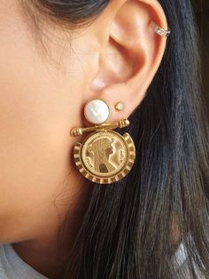 Gold Coin Jewelry, Pendulum Earrings, Queen Cleopatra, Crystal Bridal Earrings, Hammered Hoop Earrings, Mixed Metal Jewelry, Earrings Design, Coin Earrings, Gold Coin