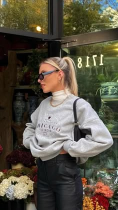 Nee York Aesthetic Outfit, Fall City Outfits New York, Seattle Outfits Rainy Days, Chill City Outfits, London City Outfit, Insta Poses Ideas Winter, Fall Fashion Inspo 2022, Outfits For The City Winter, Comfy Put Together Outfits Winter