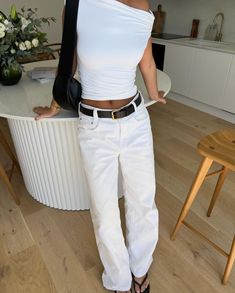 High Waist White Pants Outfit, La Outfit Aesthetic, White Top White Pants, Parent Dinner Outfit, Outfit Jean Blanc, White Pants Outfit Aesthetic, Summer Outfits Australia, Outfit Blanc, Summer London Outfits