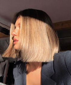 Collarbone Length Hair Blonde, Cut Wolf, Dark Blonde Bobs, Bronde Bob, Collarbone Length Hair, Winter Hair Trends, Hair Fixing, Dark Blonde Hair, Honey Hair